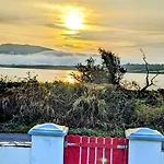 Shore On Valentia Island - Cosy Comfort At The Sea In Kerry Knights Town