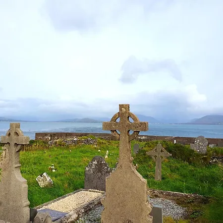 Shore On Valentia Island - Cosy Comfort At The Sea In Kerry Knights Town