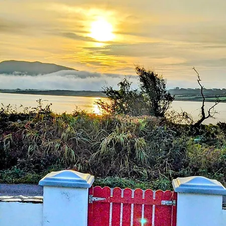 Shore On Valentia Island - Cosy Comfort At The Sea In Kerry Knights Town